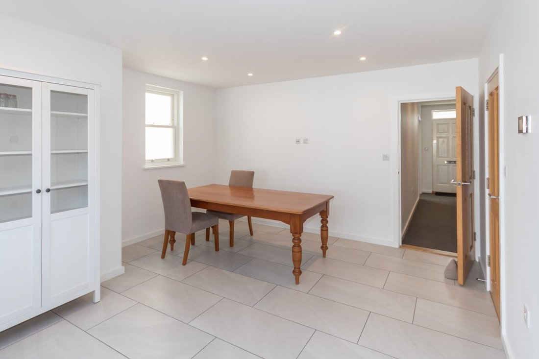 House in United Kingdom 4 - 14850801