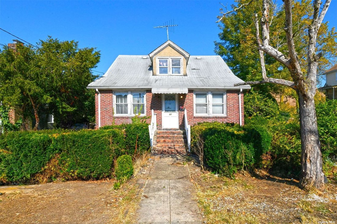 House Roslyn Heights In Albertson, New York, United States For Sale