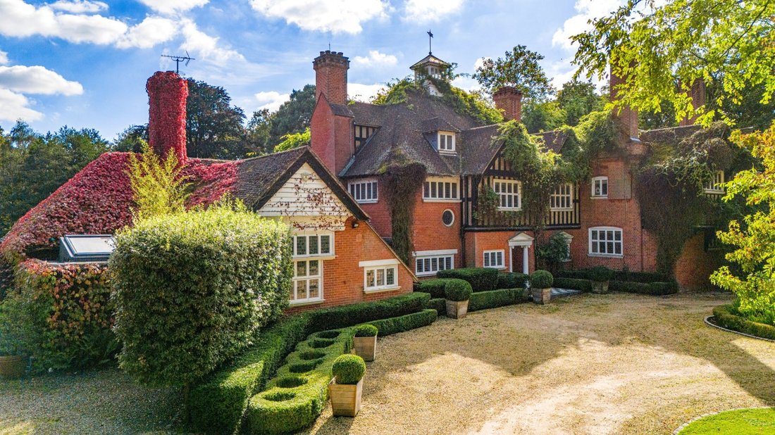 House in Whiteley Village, Elmbridge, England 1 - 14851102