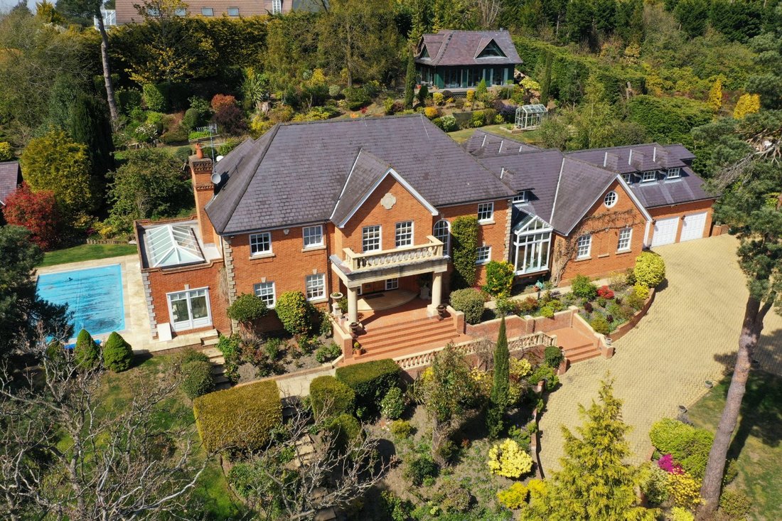 House in Brooklands, Elmbridge, England 1 - 14851130