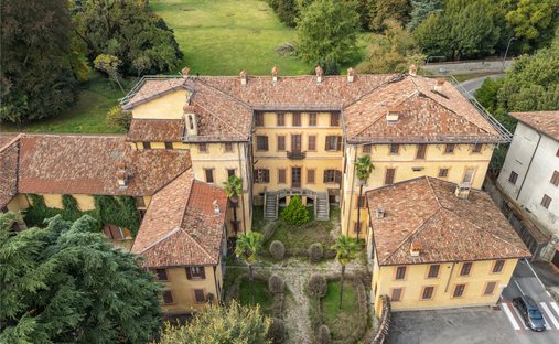 House in Bulciago, Lombardy, Italy 1