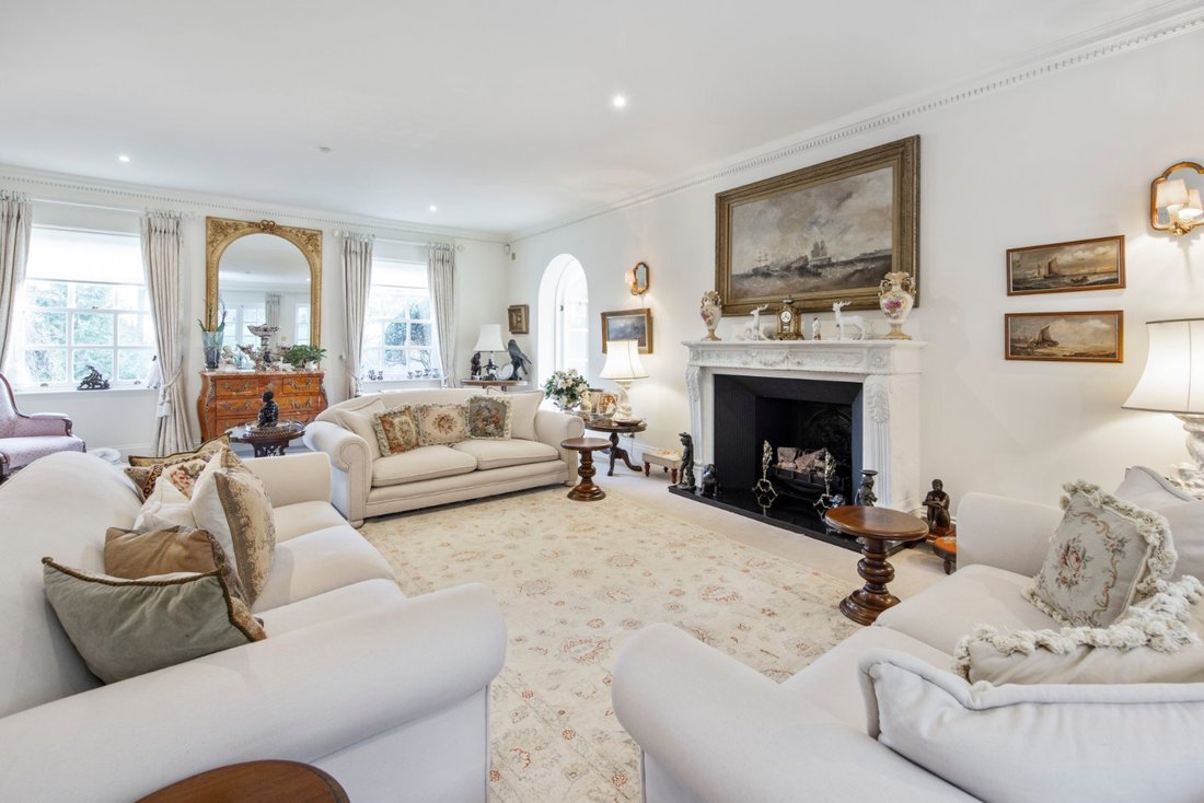 House in Brooklands, Elmbridge, England 2 - 14851130