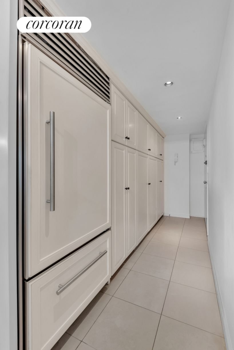 114 East 72nd Street 18 A, New York, Ny In New York, New York, United