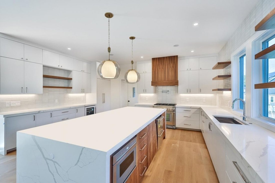 5 Colonial Road In Needham, Massachusetts, United States For Sale