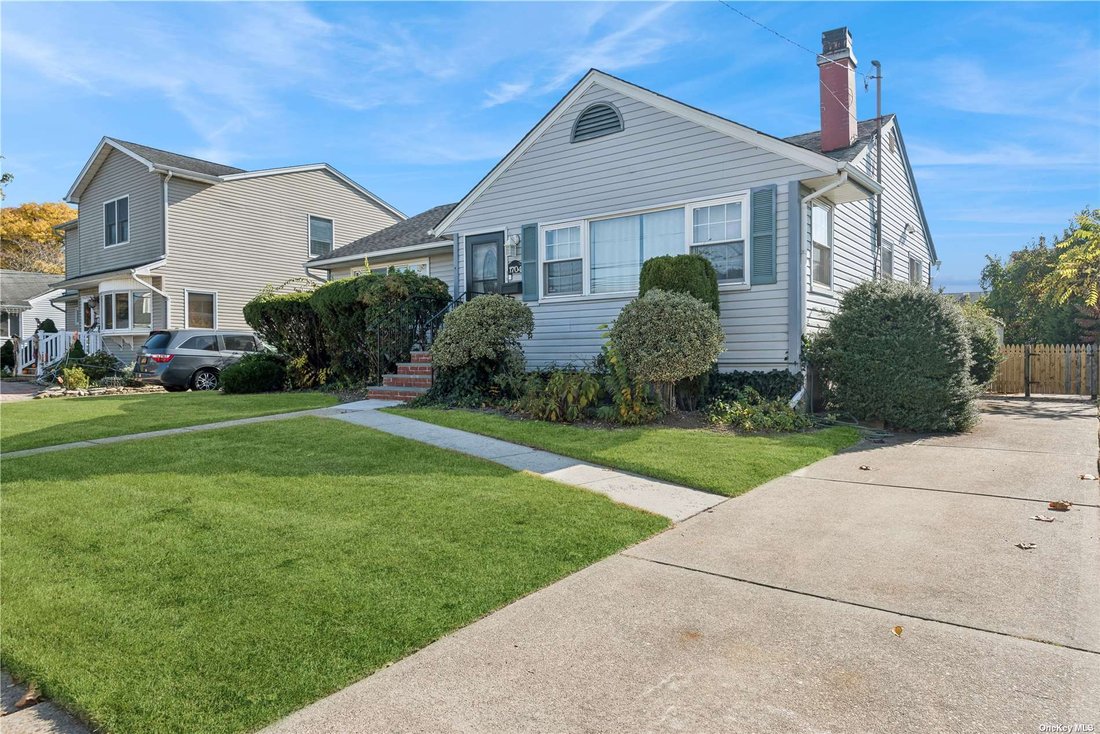 House Merrick In Merrick, New York, United States For Sale (14852675)