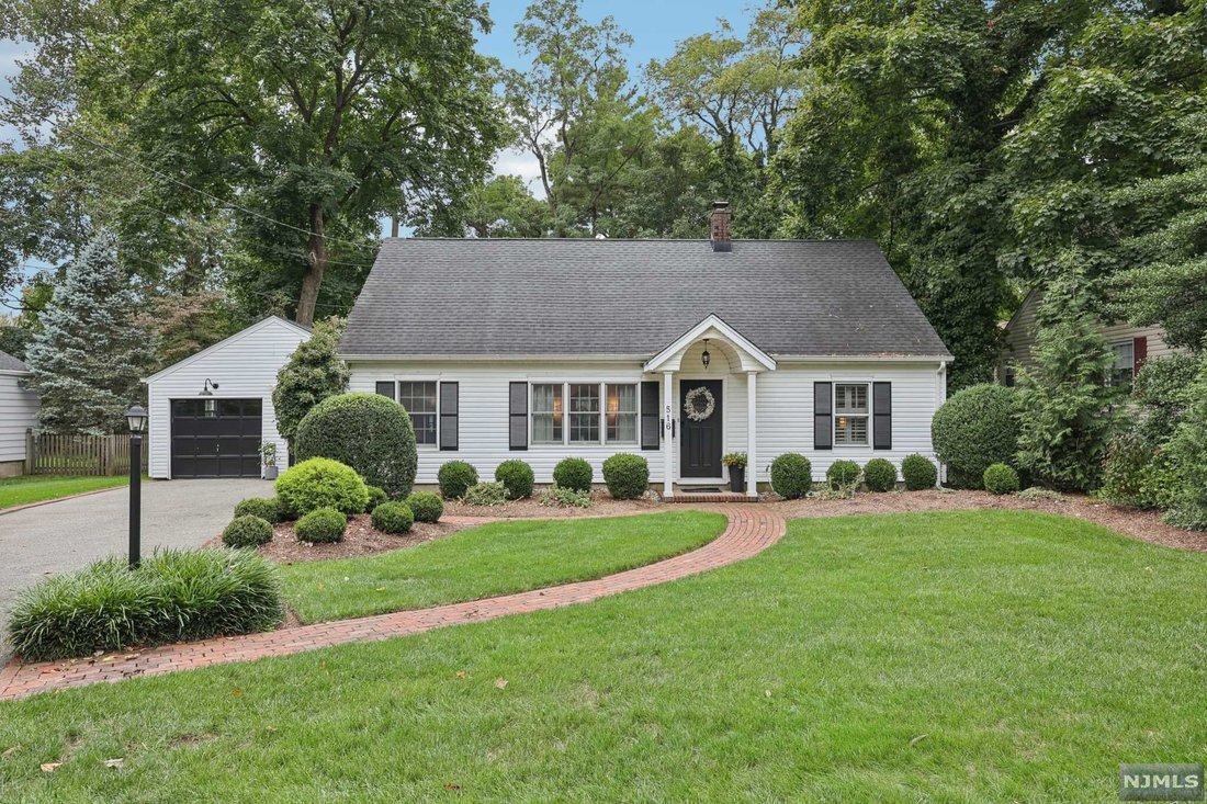 516 Sherwood Road In Ho Ho Kus, New Jersey, United States For Sale