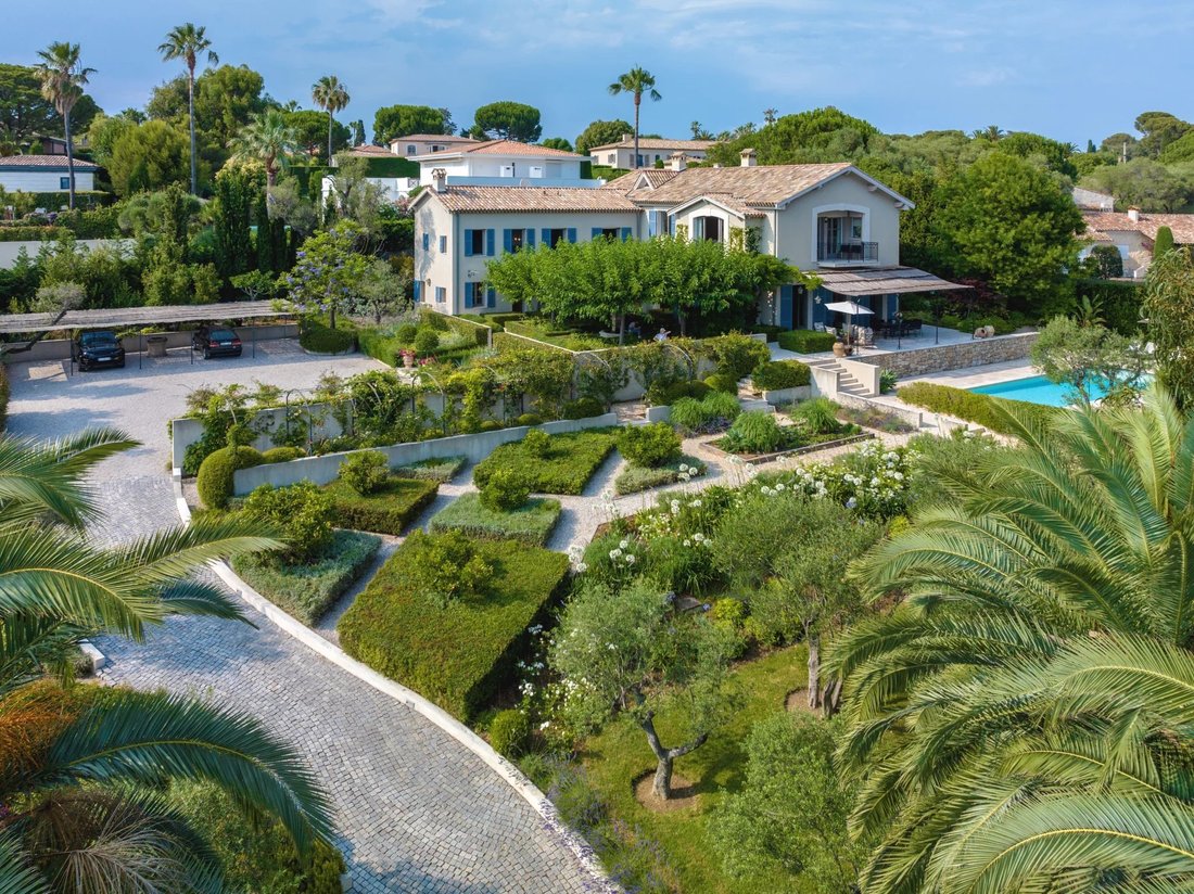 Villa in Antibes, Provence-Alpes-Côte d'Azur, France 2 - 14853046