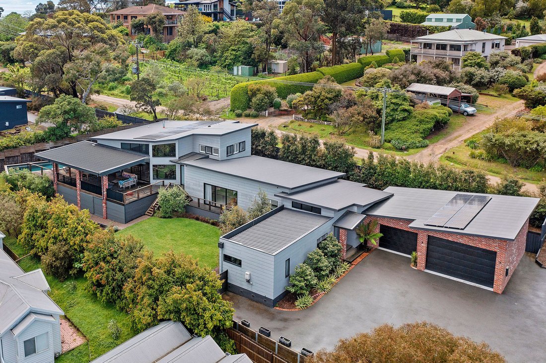 Rural Coastal Retreat In Mount Martha, Victoria, Australia For Sale