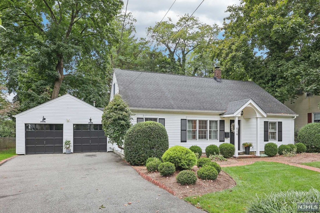 516 Sherwood Road In Ho Ho Kus, New Jersey, United States For Sale