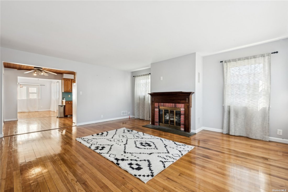 House Merrick In Merrick, New York, United States For Sale (14852675)