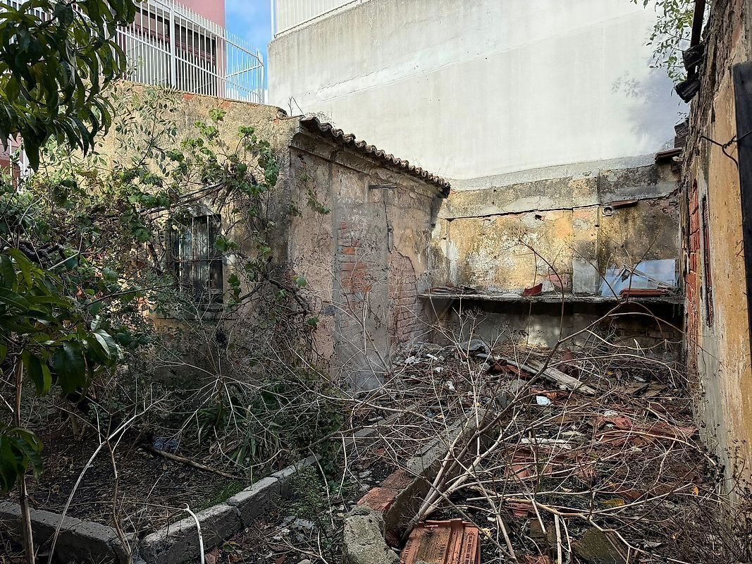 Excellent Investment Opportunity! This Property In Lisbon, Lisbon