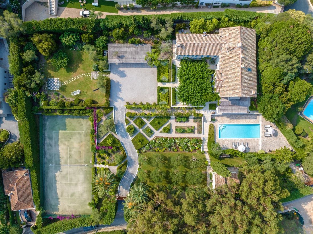 Villa in Antibes, Provence-Alpes-Côte d'Azur, France 3 - 14853046
