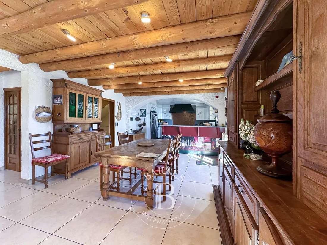 Barnes Aix Les Bains Le In Le Bourget Du Lac, Auvergne Rhône Alpes