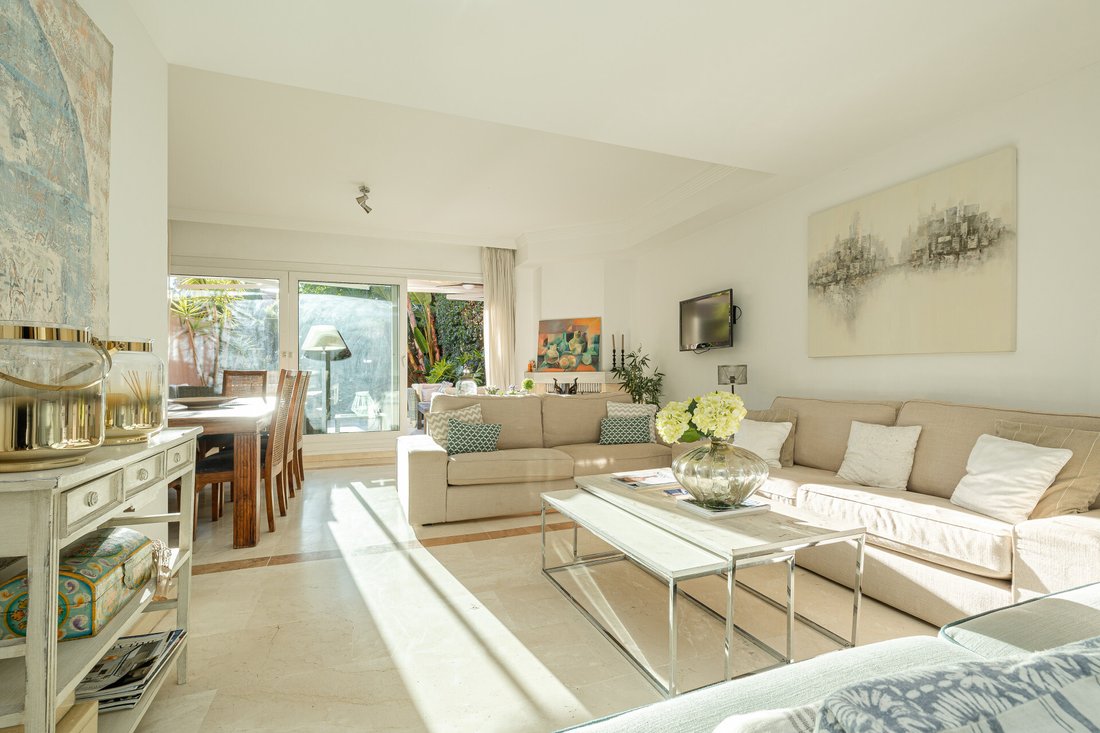 House in Marbella, Andalusia, Spain 2 - 14855321