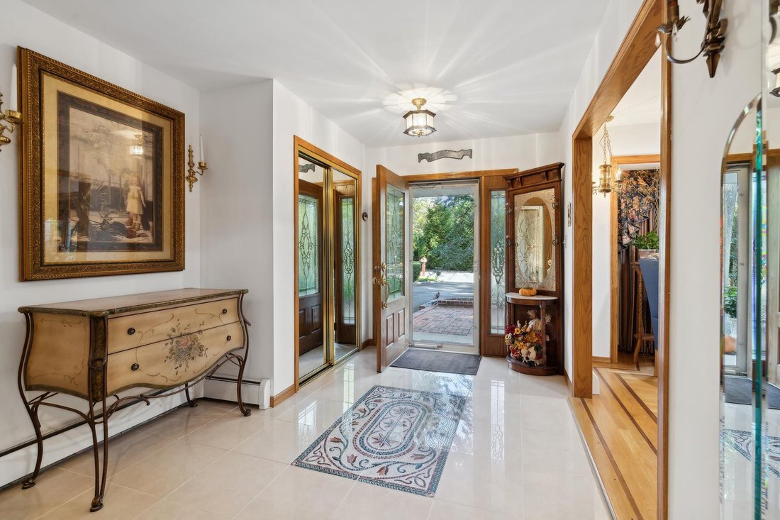 House Smithtown In Smithtown, New York, United States For Sale (14852734)