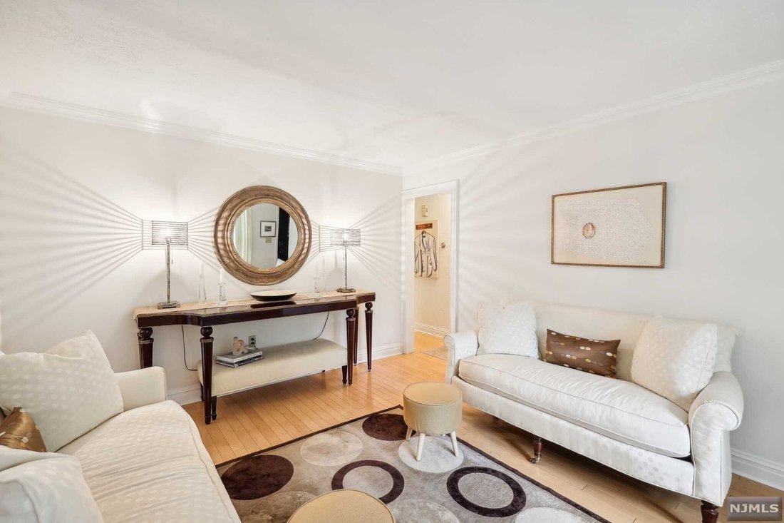 516 Sherwood Road In Ho Ho Kus, New Jersey, United States For Sale