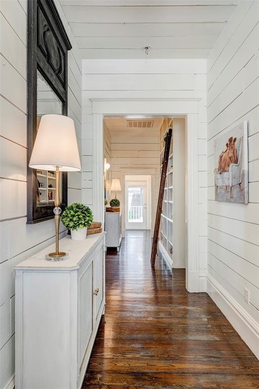 Enchanting Queen Anne Bungalow In Houston, Texas, United States For