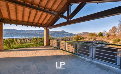 Villa in Angera, Lombardy, Italy 1