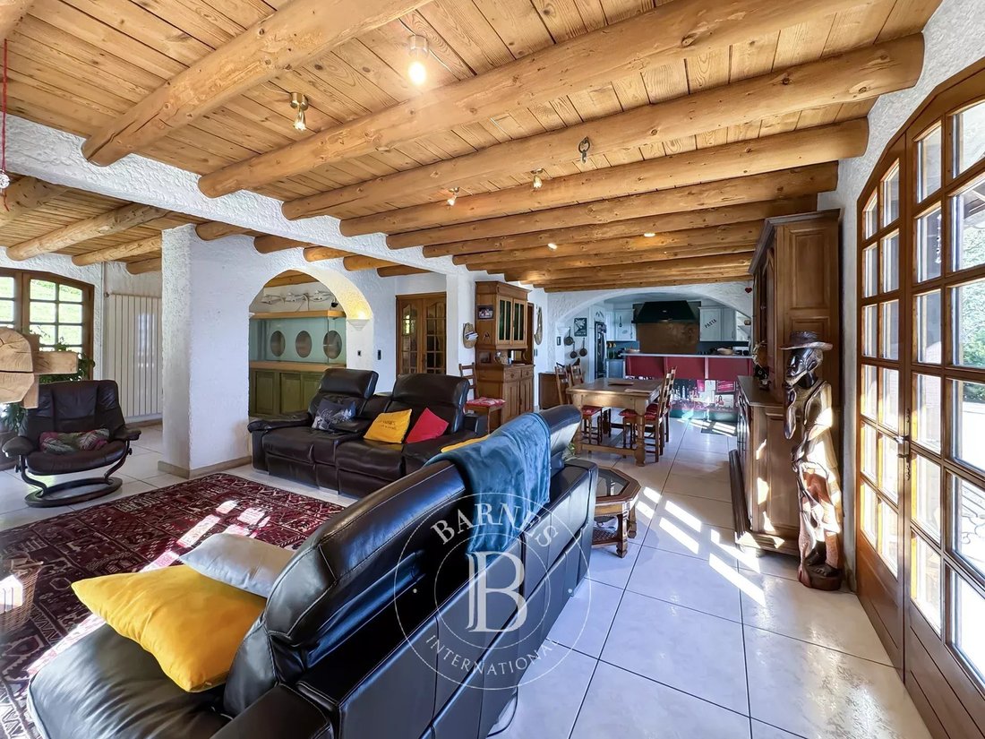 Barnes Aix Les Bains Le In Le Bourget Du Lac, Auvergne Rhône Alpes