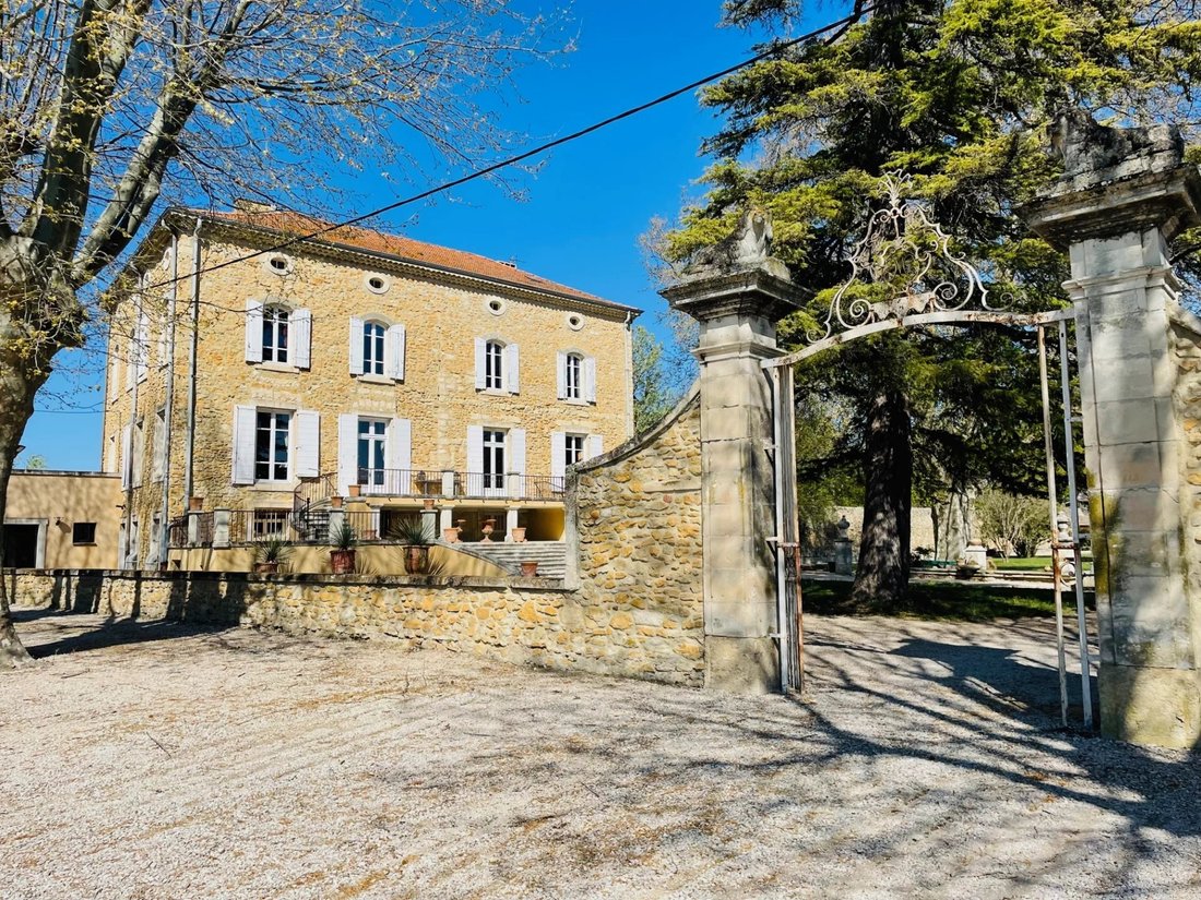 Country House in Orange, Provence-Alpes-Côte d'Azur, France 1 - 14853176