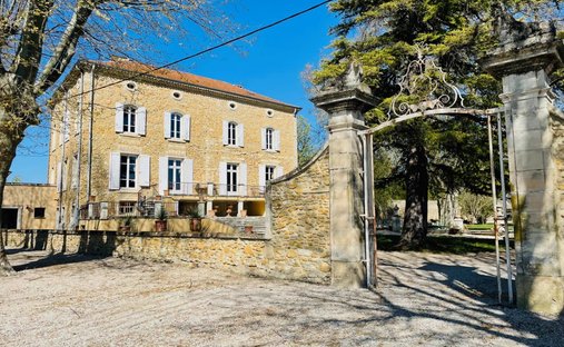 Country House in Orange, Provence-Alpes-Côte d'Azur, France 1
