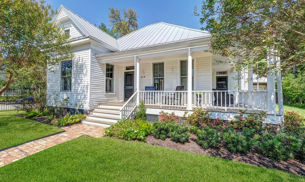 Enchanting Queen Anne Bungalow In Houston, Texas, United States For