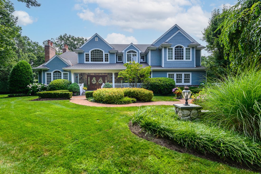 47 Hilltop Drive, Laurel Hollow , Ny In Laurel Hollow, New York, United States For Sale (14852237)