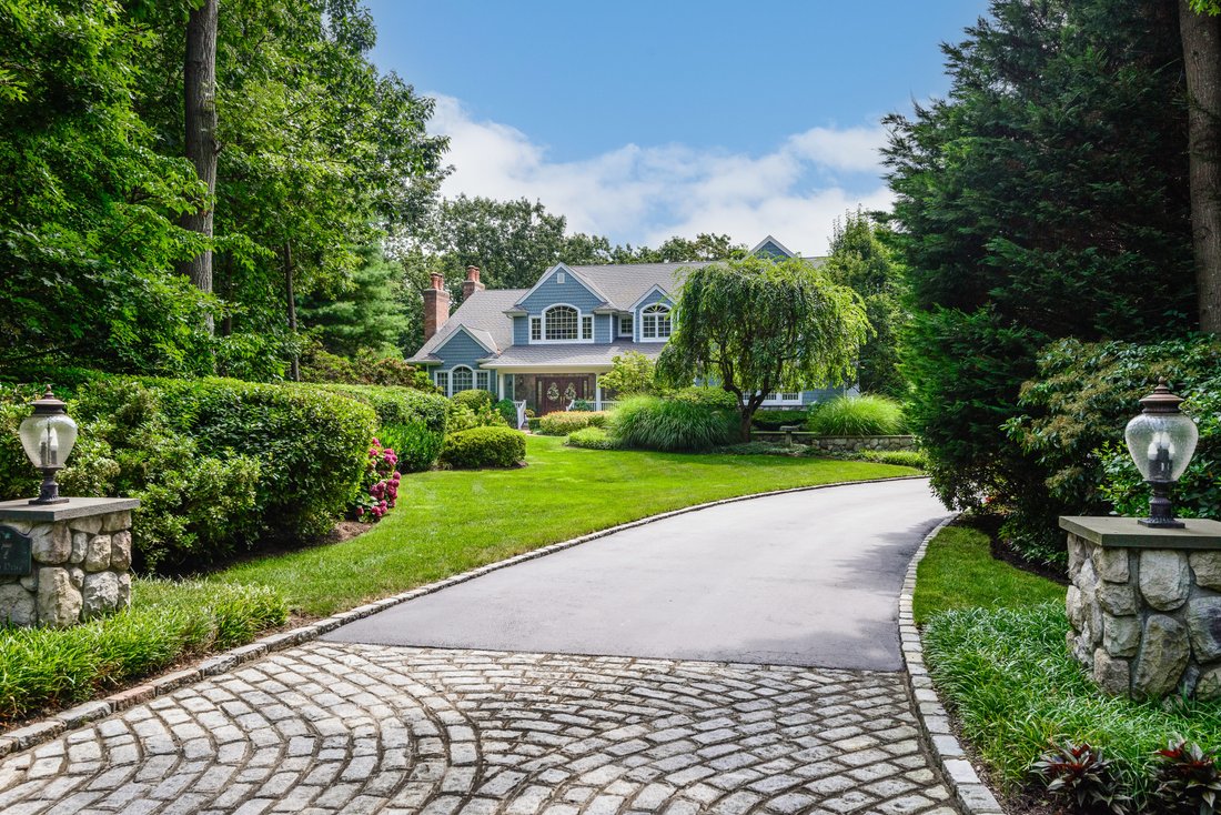 47 Hilltop Drive, Laurel Hollow , Ny In Laurel Hollow, New York, United States For Sale (14852237)