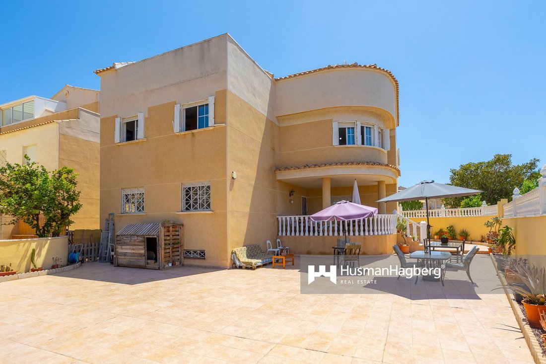 Villa in Torrevieja, Valencian Community, Spain 2 - 14350386