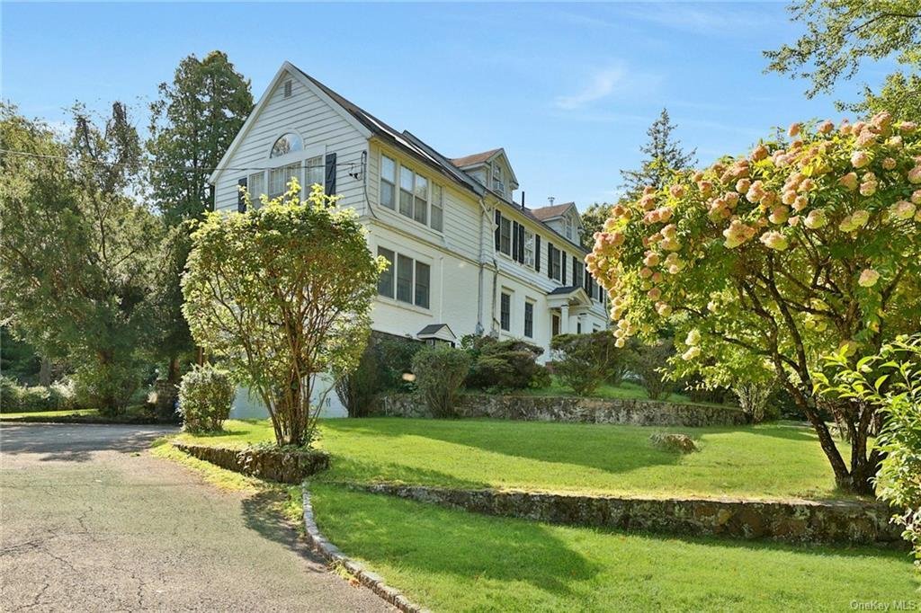 7 Bedrooms Single Family Detached In Croton On Hudson, New York, United