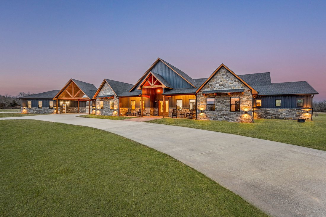 Texas Luxury Ranch Auction In Paris, Texas, United States For Sale