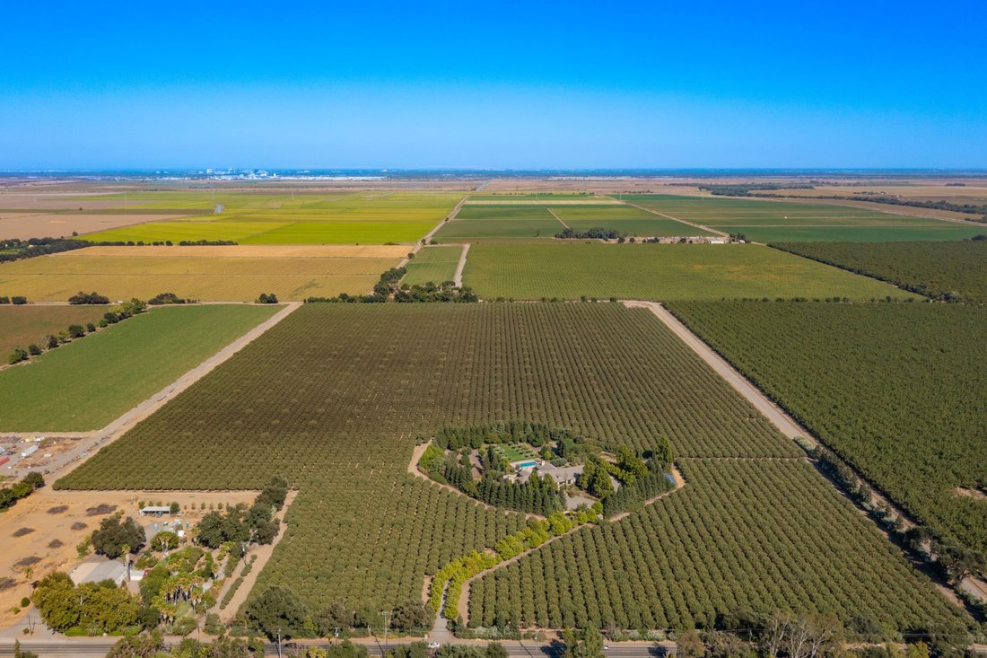 28193 Mace Blvd. In Davis, California, United States For Sale (14856551)