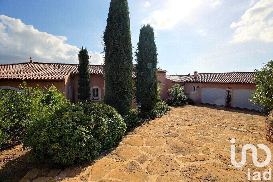 Vente Maison In Saint Cyr Sur Mer, Provence Alpes Côte D'azur, France