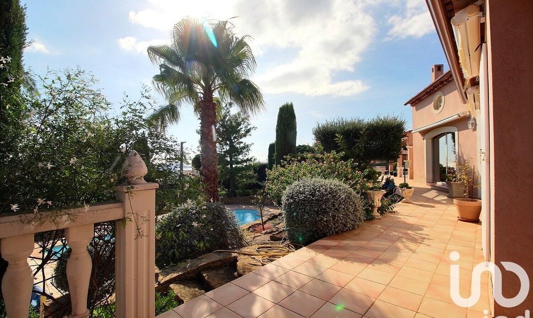 Vente Maison In Saint Cyr Sur Mer, Provence Alpes Côte D'azur, France