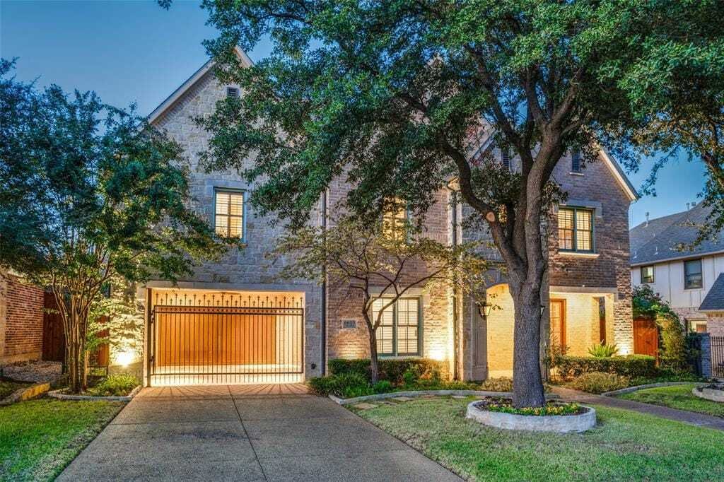 Traditional Residence In Prime Location In Dallas, Texas, United States