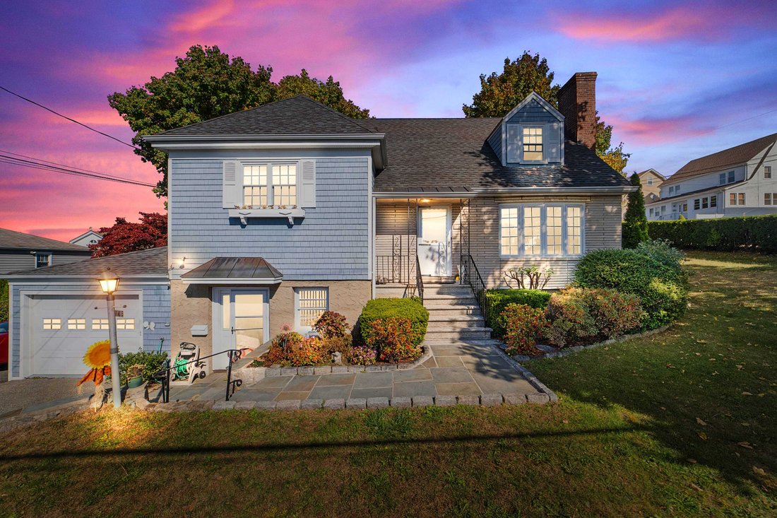 Hidden Gem On Pristine Corner Lot In Harrison, New York, United States