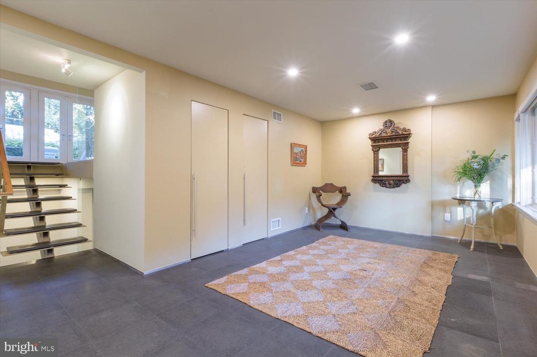 5 Bedrooms Single Family In Washington, District Of Columbia, United