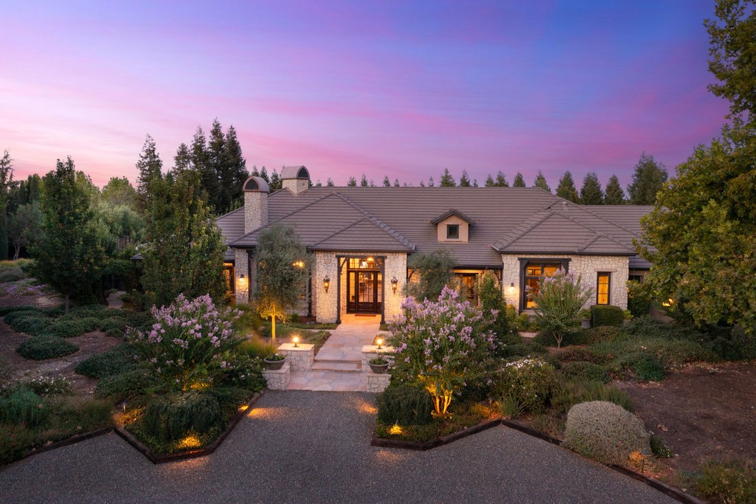 28193 Mace Blvd. In Davis, California, United States For Sale (14856551)