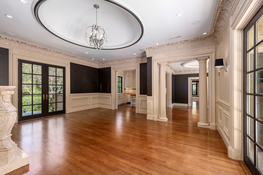 Chateau Paradis In Wine Country In Calistoga, California, United States