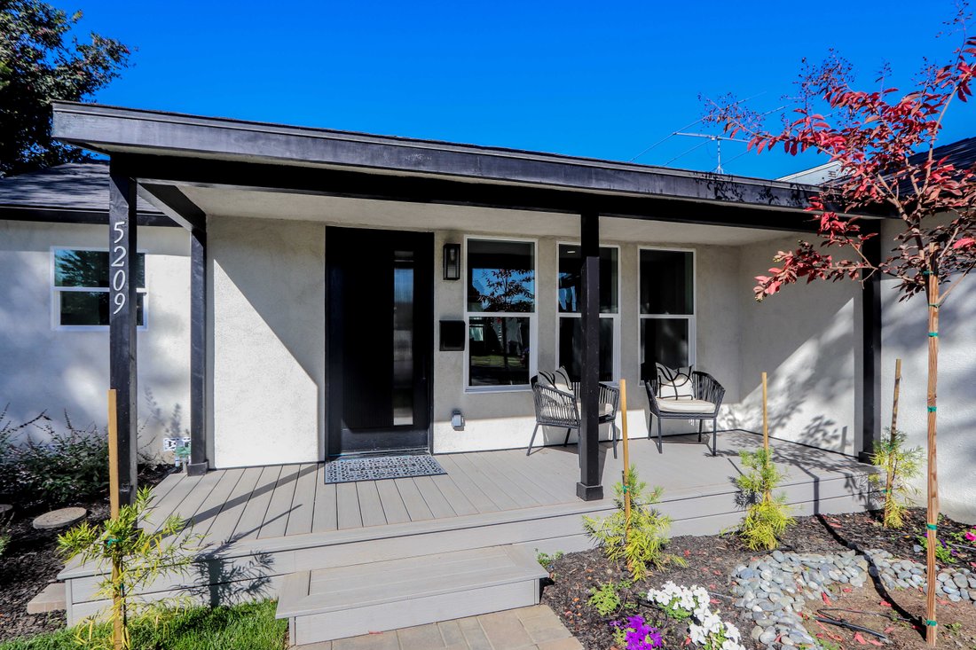 5209 East Abbeyfield Street, Long In Signal Hill, California, United