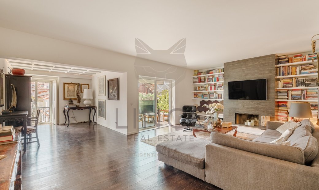 2 Bedroom Apartment In Chiado With Two Terraces, In Lisboa, Lisbon