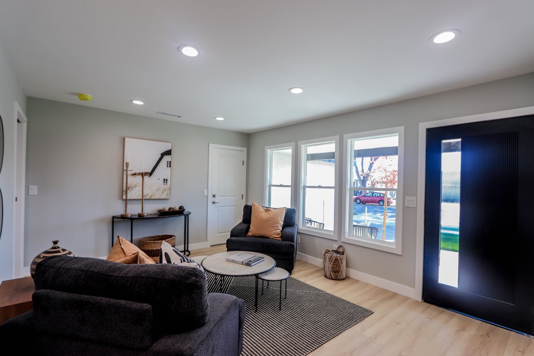 5209 East Abbeyfield Street, Long In Signal Hill, California, United