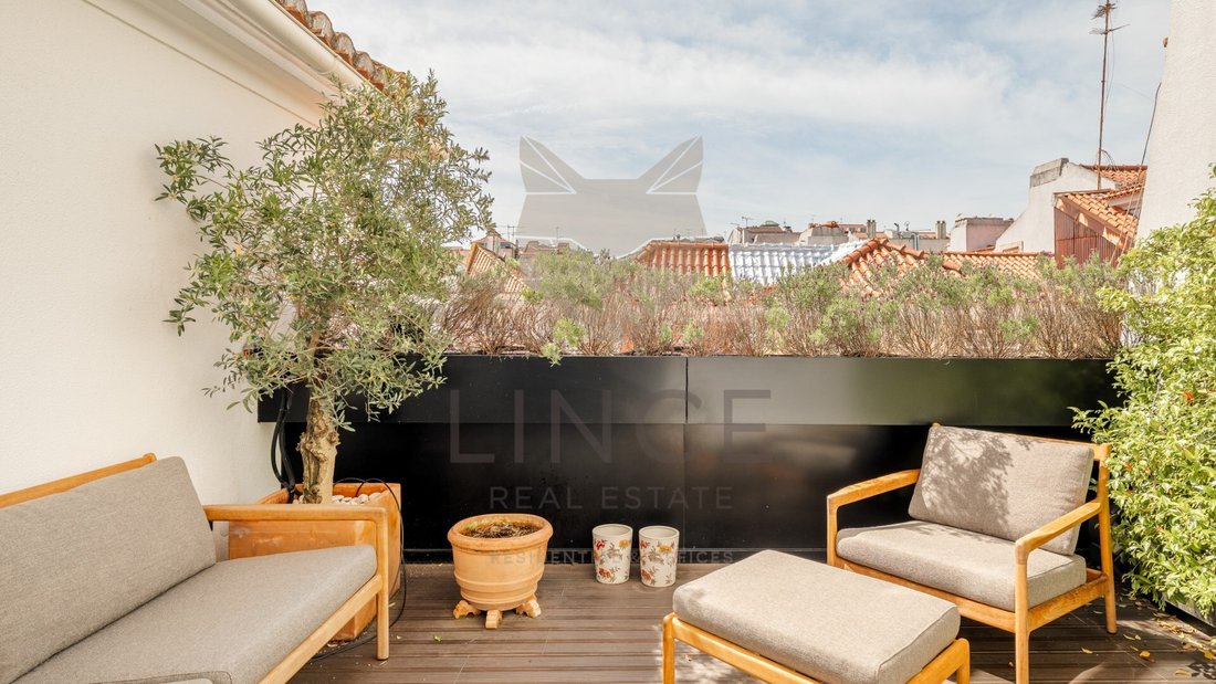2 Bedroom Apartment In Chiado With Two Terraces, In Lisboa, Lisbon