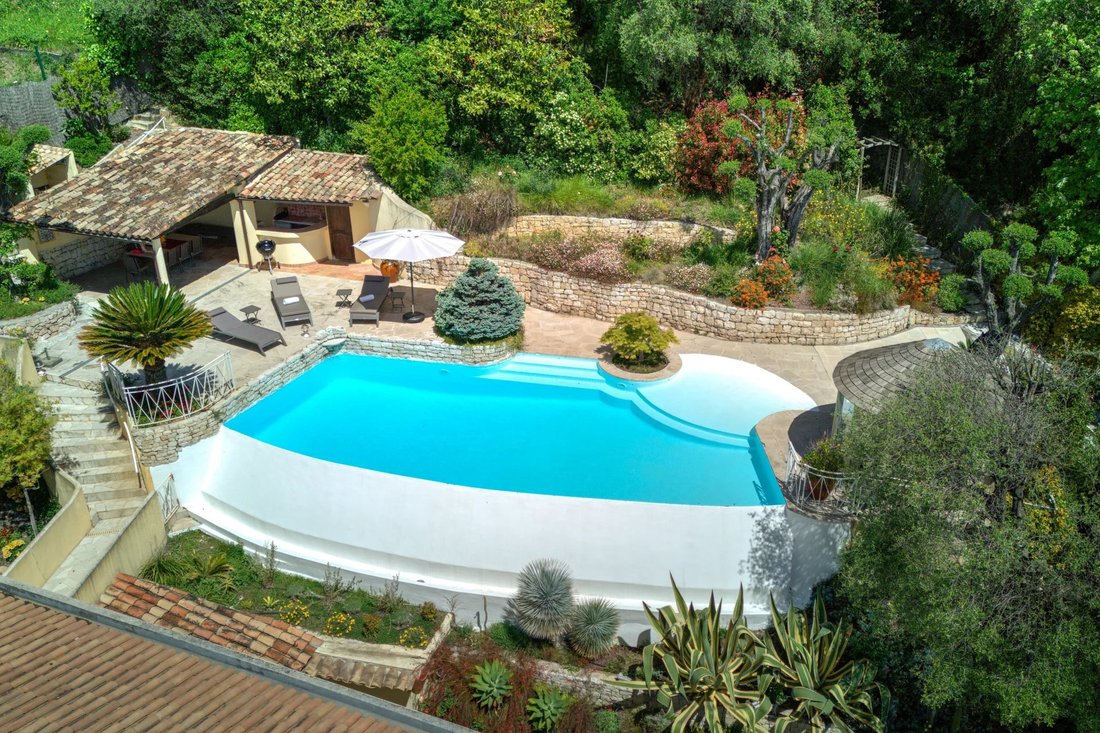 Villa in Nice, Provence-Alpes-Côte d'Azur, France 1 - 14209982