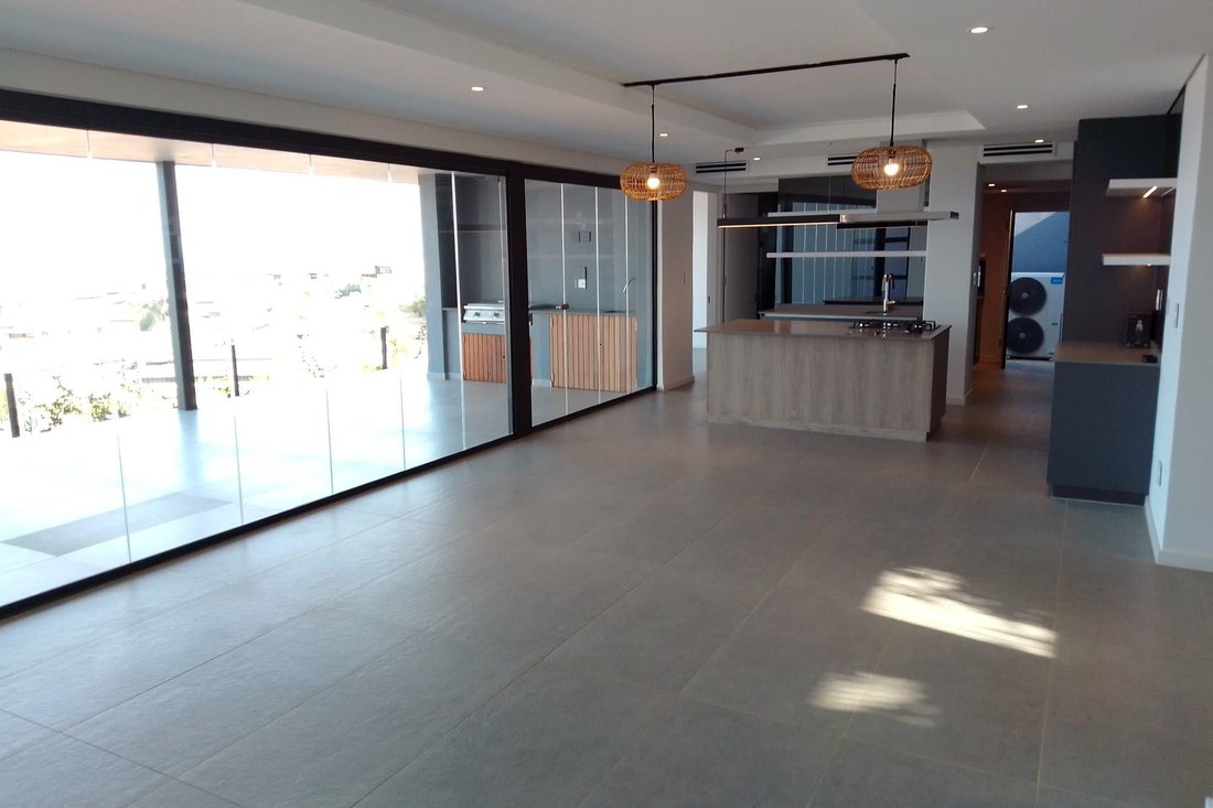 Luxurious Four Bedroom Villa With In Blackburn, Kwa Zulu Natal, South