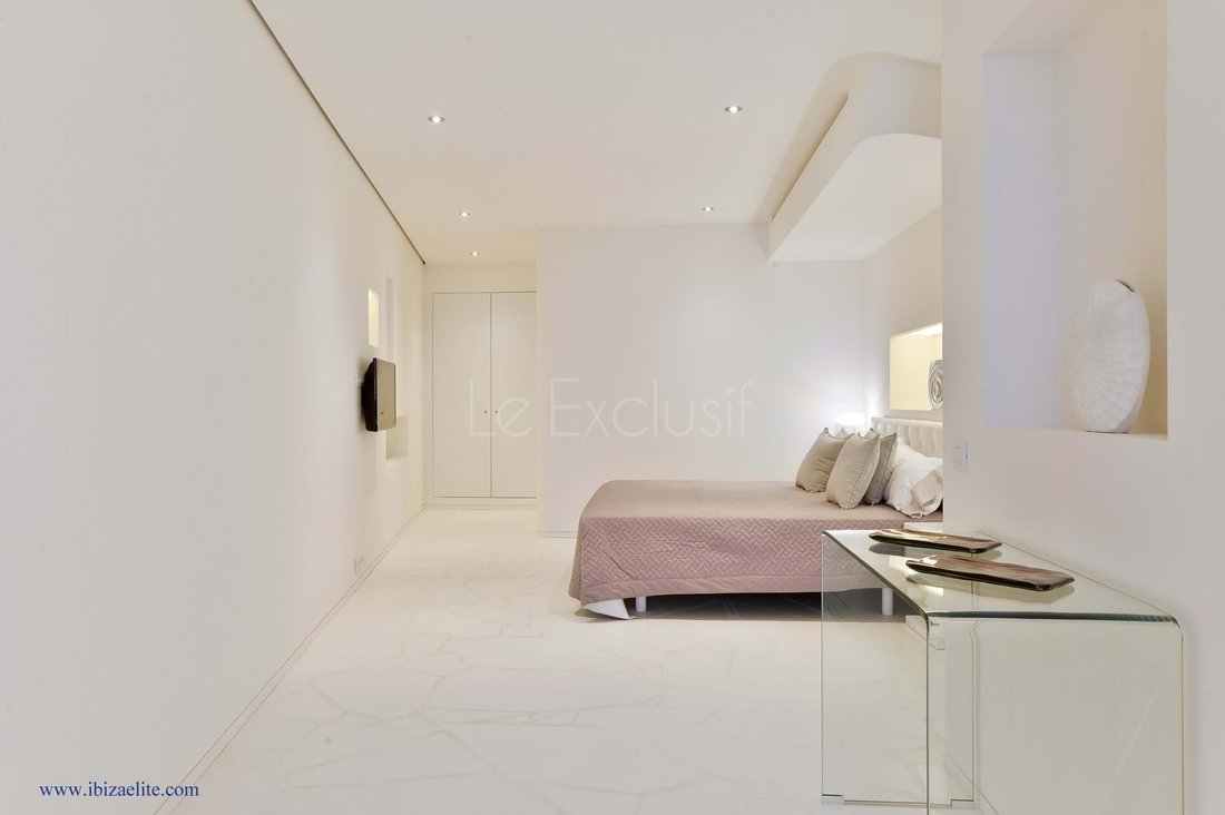 Frontline Apartment On Sale And Rental. Las In Balearic Islands