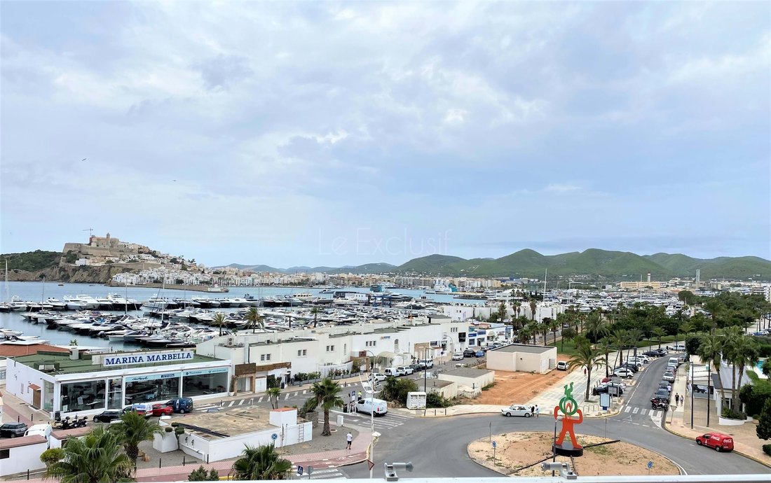 Penthouse For Annual Rent In Balearic Islands, Spain For Rent