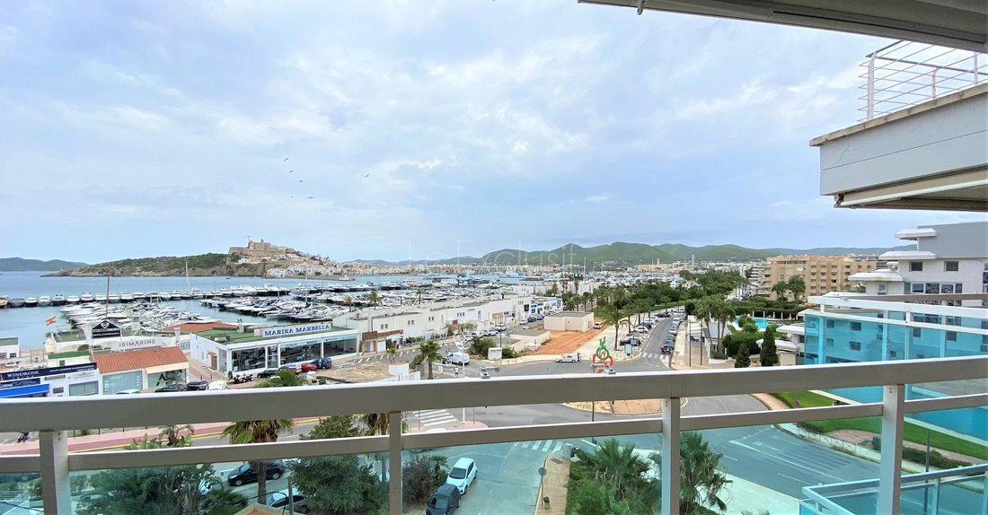 Penthouse For Annual Rent In Balearic Islands, Spain For Rent