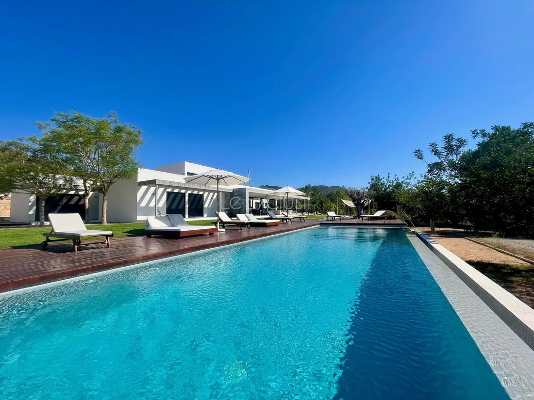 Magnificent Villa In The Exclusive Area Of Benimusa In Balearic Islands