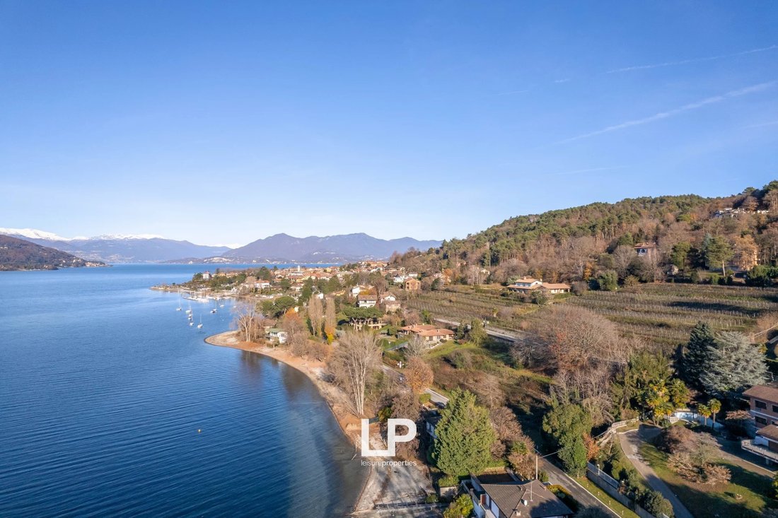 Villa in Angera, Lombardy, Italy 3 - 13114964